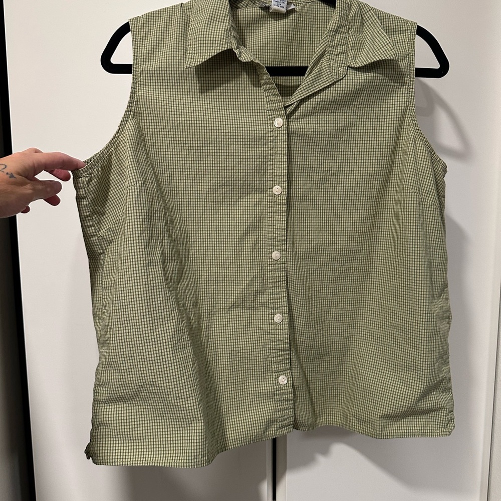 Green Sleeveless Button-Up Top